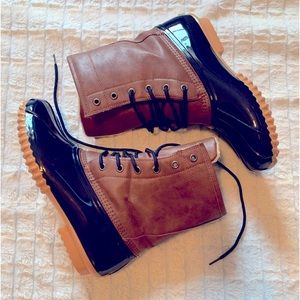 Sporto size 10 navy/brown duck boots